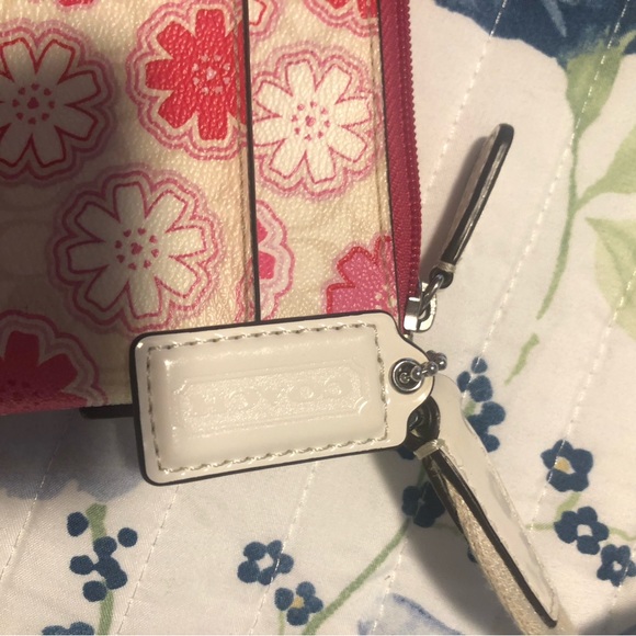 Coach Leather Signature Swing Pack Flower Art Pattern, Crossbody Bag Pink/white - Picture 3 of 8